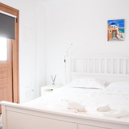 Cozy Budget Apartments In The Heart Of Fira Exterior foto