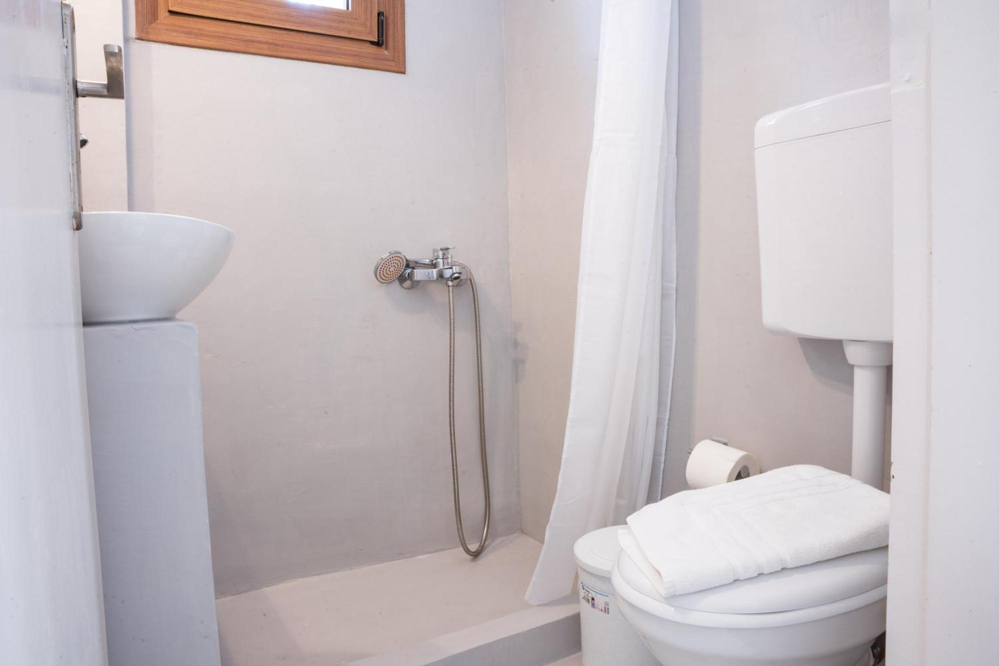 Cozy Budget Apartments In The Heart Of Fira Exterior foto