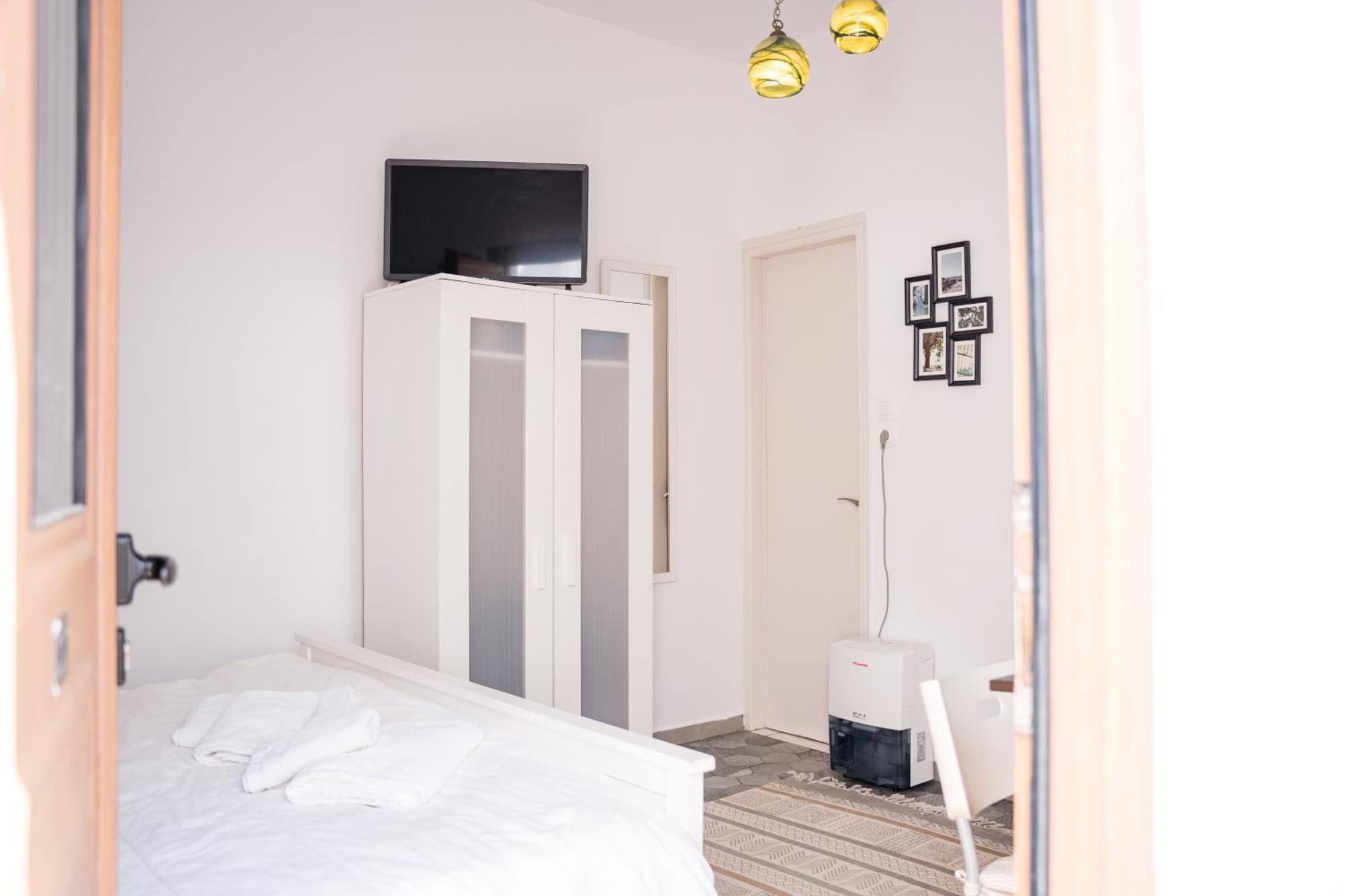 Cozy Budget Apartments In The Heart Of Fira Exterior foto
