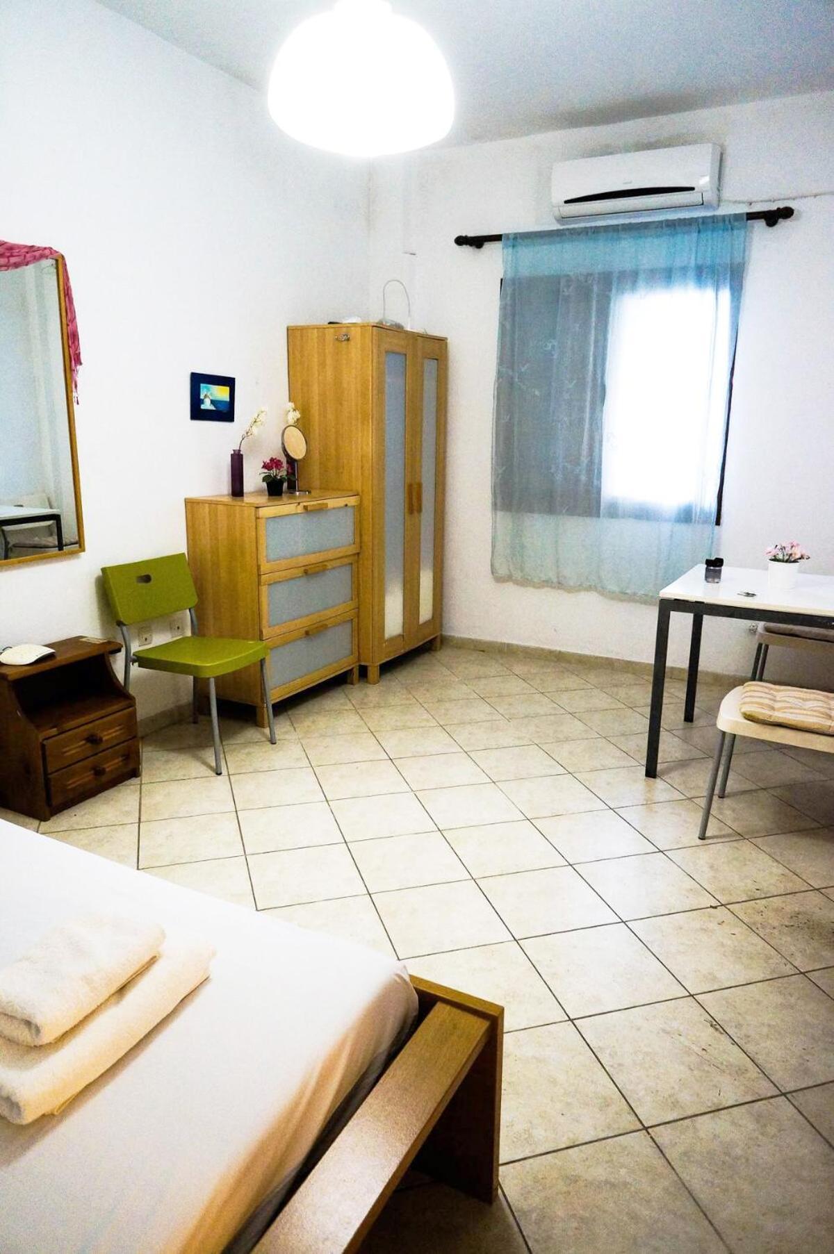 Cozy Budget Apartments In The Heart Of Fira Exterior foto